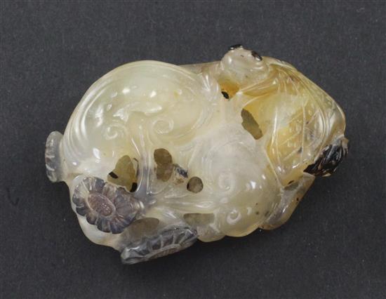 A Chinese agate dragonfly and lingzhi carving, 19th / 20th century, 5.3cm